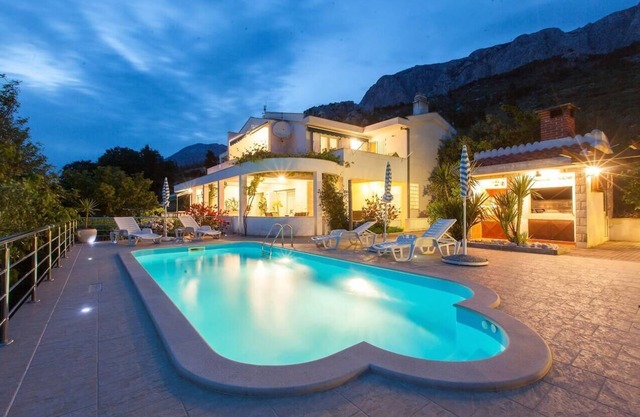 Family friendly house with a swimming pool Makarska (K-19796)