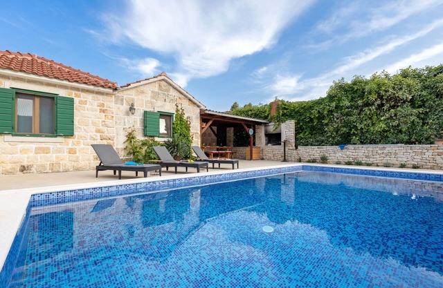 Family friendly house with a swimming pool Postira, Brač (K-19563)