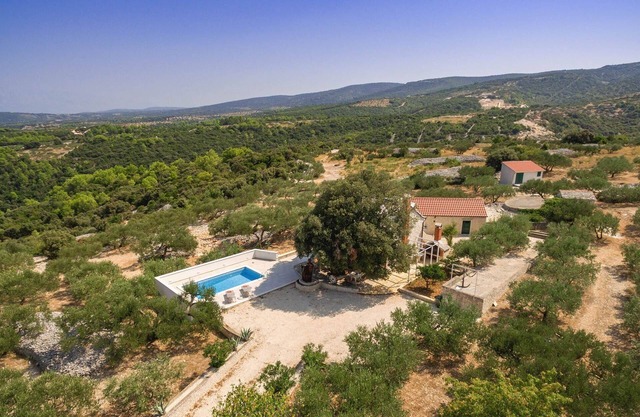 Family friendly house with a swimming pool Pučišća, Brač (K-21243)