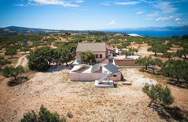 Family friendly house with a swimming pool Pučišća, Brač (K-21499)