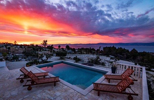 Family friendly house with a swimming pool Supetar, Brač (K-15280)