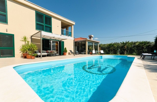Family friendly house with a swimming pool Plano, Trogir (K-23937)