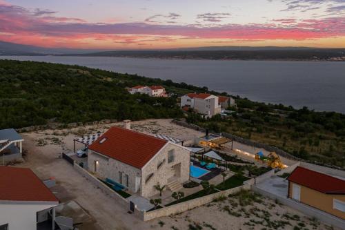 Family friendly house with a swimming pool Maslenica, Novigrad - 20492