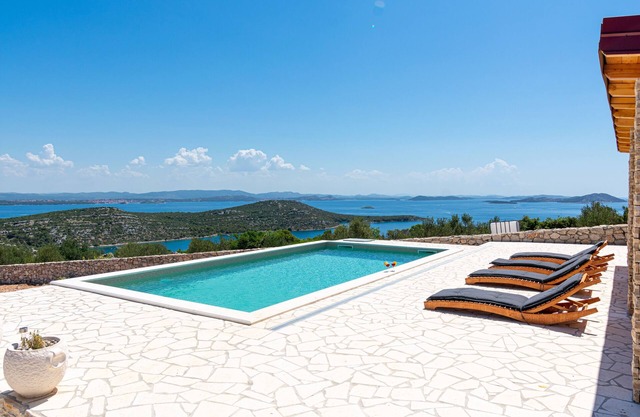 Family friendly house with a swimming pool Cove Triluke, Pašman (K-13577)