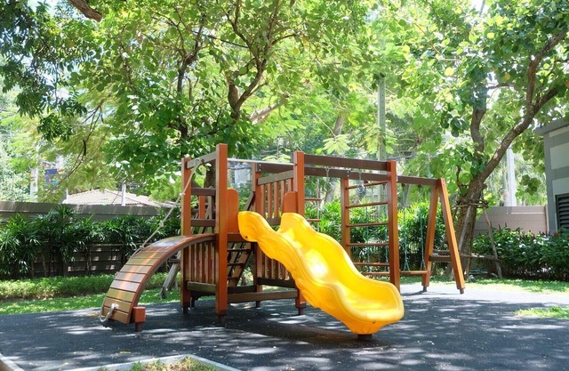 Family friendly HUGE LONG POOL & relaxed pool