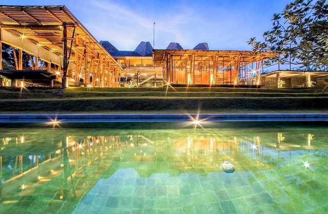 Family friendly 5 Bedrooms Villa with Pool, Tennis and Petanque field.