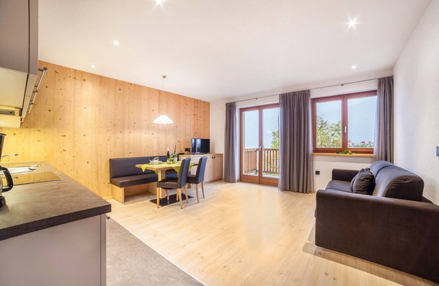 Family-Friendly Holiday Apartment 'Residence Kalchgruberhof Bergfichte' with Lake View & Wi-Fi