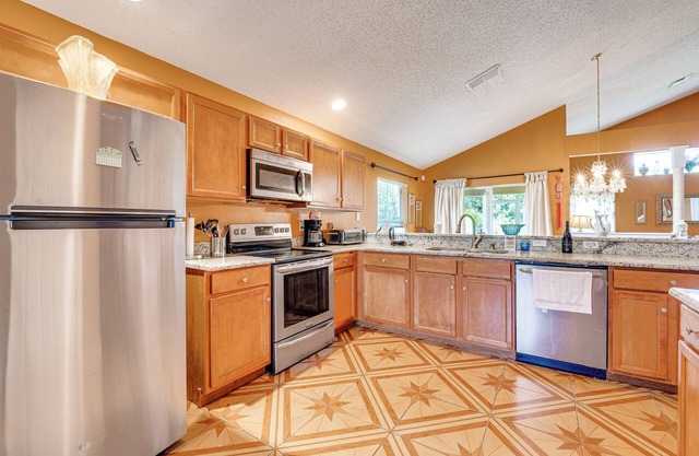 Family-Friendly Kissimmee Home w/Yard & Grill!