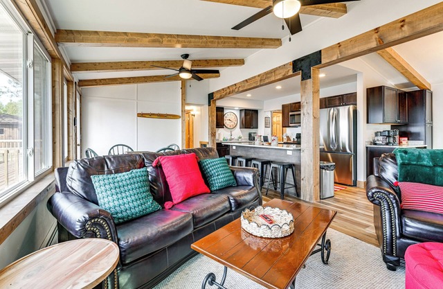 Family-Friendly Lakefront Retreat in Tomahawk!