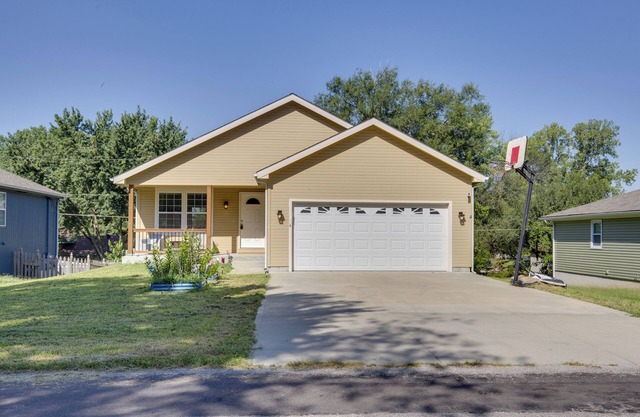 Family-Friendly Lansing Home with Covered Balcony!