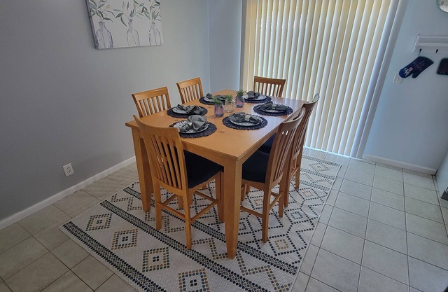 Family-friendly, Less than 5 minutes from Kings Bay, water park huge backyard.n