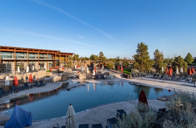 Family Friendly, luxurious cabin on the golf course