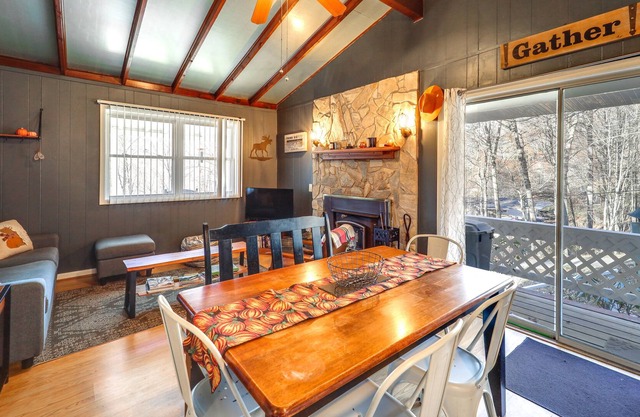 Family-Friendly Newland Cottage w/ Fire Pit!