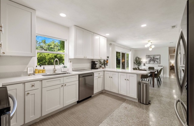 Family-Friendly Oasis! Newly Remodeled, Near UF!