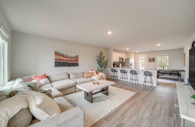 Family-Friendly, Pets Welcome: Broken Arrow Gem!