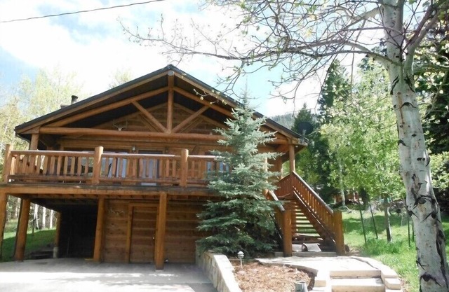Family Friendly Property Nestled In An Aspen Grove