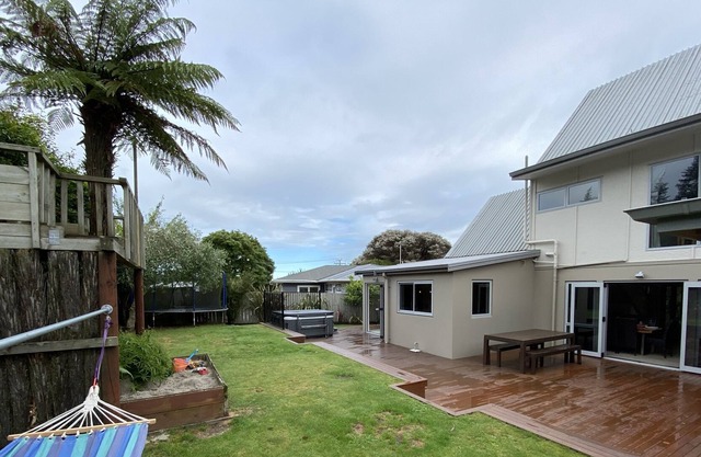 Family friendly retreat close to forest and lakes.