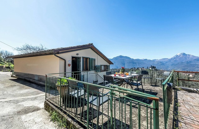 Family Friendly Rosa House Amazing View, Barga, Italy