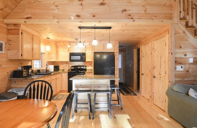 Family Friendly Rustic Newly Renovated Cabin Abutting The White Lake State Park.