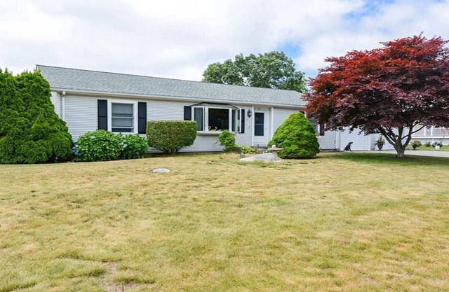 Family friendly: Sept - Nov 2025! Golf view. 5 min drive to beach.