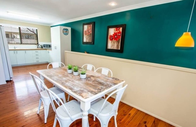 Family-Friendly Stay in Central Agnes Water with Coral Sea Glimpses, Outdoor Dining & Comfort