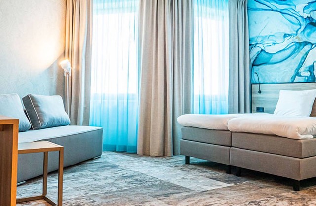 Family Friendly stay - Enjoy Modern Amenities, Scenic Outdoor & Beach access