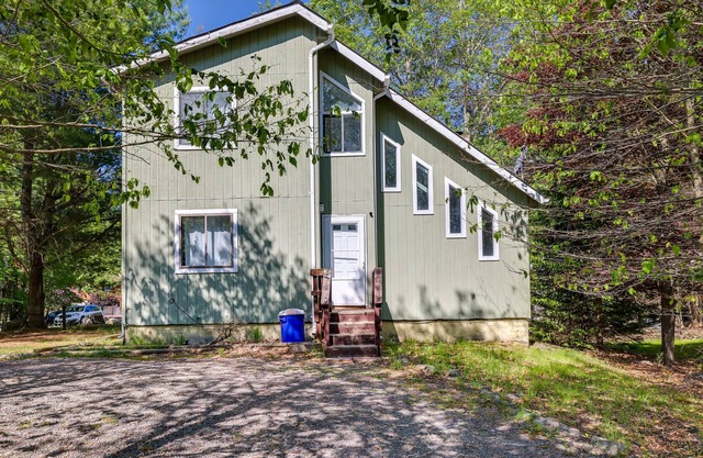 Family-friendly Tobyhanna Vacation Rental w/ Deck!