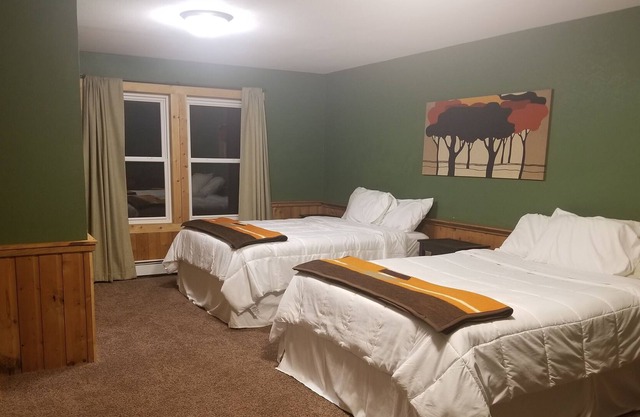 Family Friendly Two Bedroom Next To Paul Bunyan State Forest & Trails