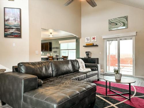 Family Friendly 3BR 10 min from Peterson SFB