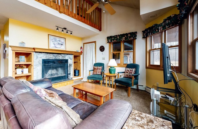 Family-Friendly Condo with a Loft plus Fast WiFi, Shared Pools, Hot Tub, & Golf