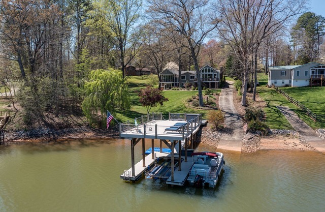 Family Friendly Lakefront Property on Lake Norman