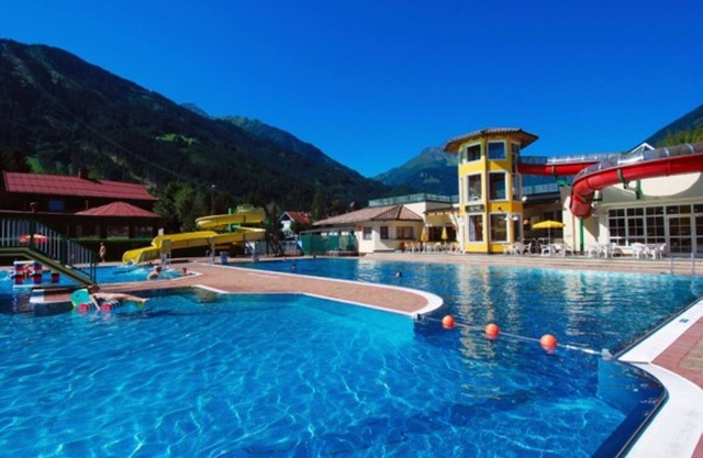 Family-friendly vacation apartment in Landhaus Kröll near Mayrhofen