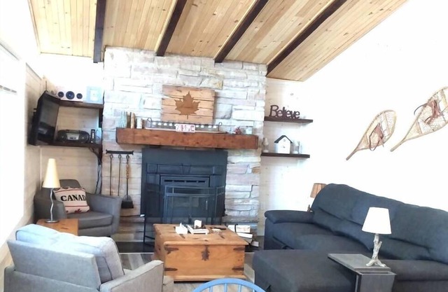 Family Friendly Waterfront Cottage on Three Mile lake
