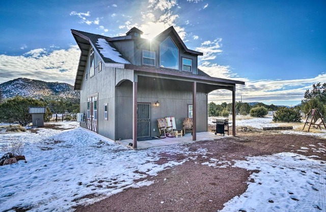 Family-Friendly Williams Cabin with Gas Grill