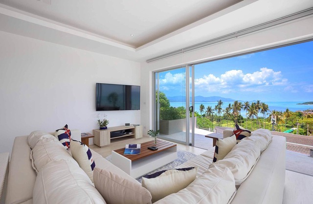 Family &Friends 3 En-suites Private Villa, Infinity Pool, Seaview, walk to beach