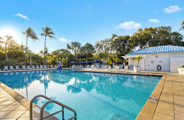 Family & Friends Beach Getaway! 3 Spacious Rooms w/Full Kitchen | Beach Access