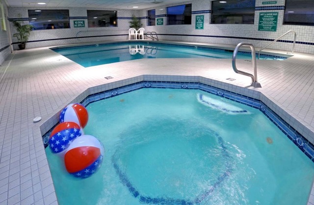 Family & Friends Getaway! 2 Great Units, FREE Parking, Near Idaho State Capitol!