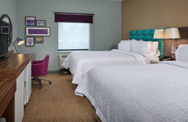 Family & Friends Getaway! 2 Convenient Units, Indoor Pool, Free Breakfast
