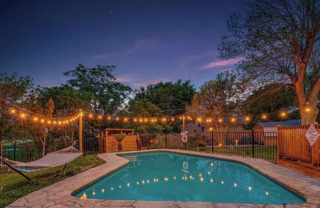 Family fun 4bed/2bath with pool