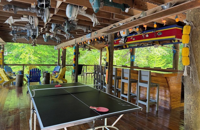 Family Fun! Diving Board/Water Slide/Boat Bar/Beach/Jump Platforms/Green Lights