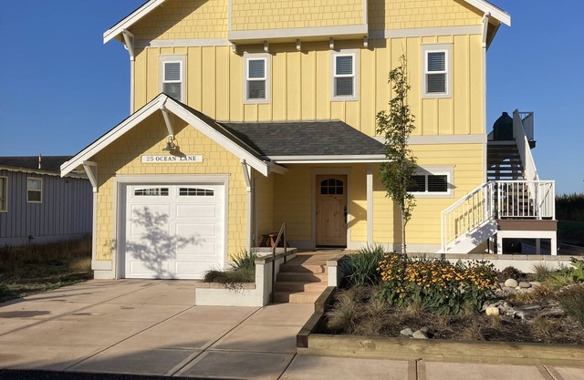 Family Fun Near Ocean Shores—Hot Tub, Elevator & Easy Dune Walk to Beach