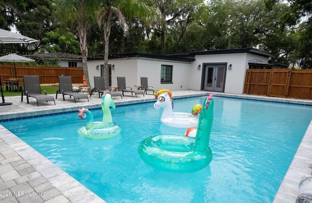 Family Fun Retreat - Heated Pool & Arcades