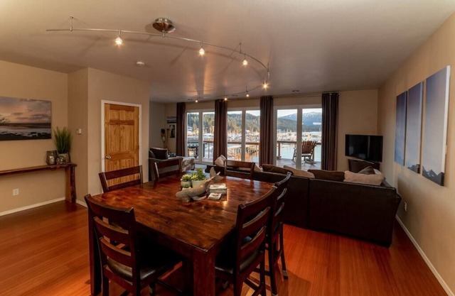 Family Getaway in Juneau, Alaska: Unforgettable Ocean and Mountain Views