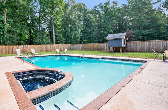 ✩Family Getaway ✩POOL ✩ Hot tub ✩ Pet Friendly ✩Sleeps 10