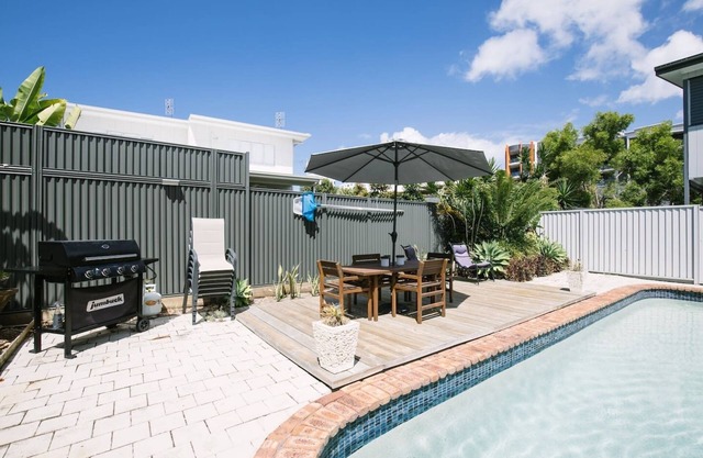 Family Getaway + Pool, NBN, Beach and Shops
