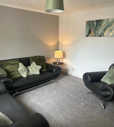 Family & Group Stay – 3 Bedroom Swansea Home