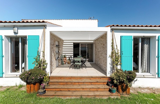 Family House at Grand-Village-Plage with 3 Bedrooms, Wi-Fi, and Washing Machine - 6 People