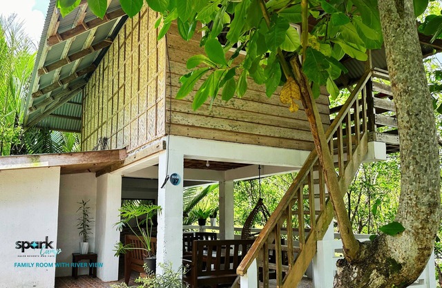 FAMILY HOUSE WITH PRIVATE KITCHEN, TOILET AND LIVING ROOM