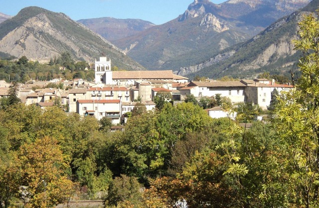 Family holidays in the center of Die in a charming cottage