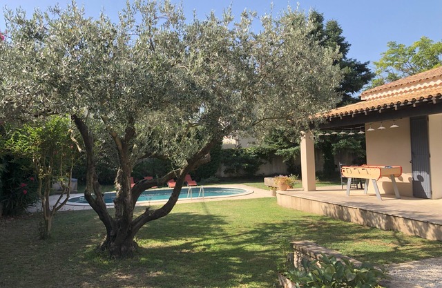 Family home in Provence with swimming pool